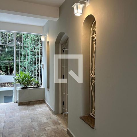 Casa à venda com 216m², 4 quartos e 5 vagas
