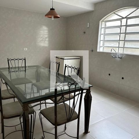 Casa à venda com 216m², 4 quartos e 5 vagas