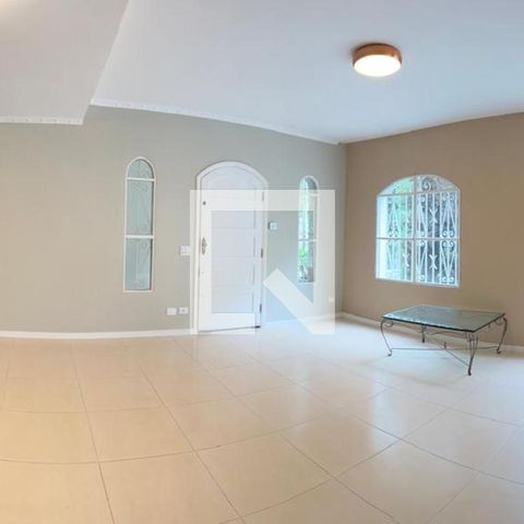 Casa à venda com 216m², 4 quartos e 5 vagas