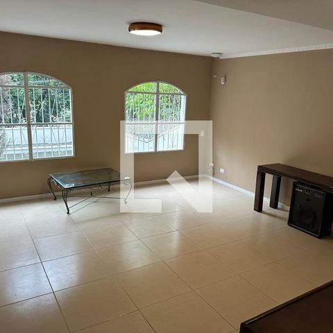 Casa à venda com 216m², 4 quartos e 5 vagas