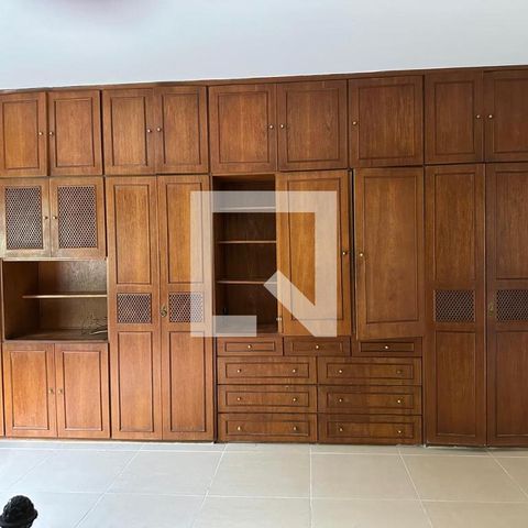 Casa à venda com 216m², 4 quartos e 5 vagas