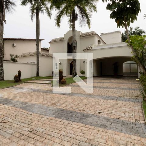 Casa para alugar com 700m², 5 quartos e 6 vagasFachada