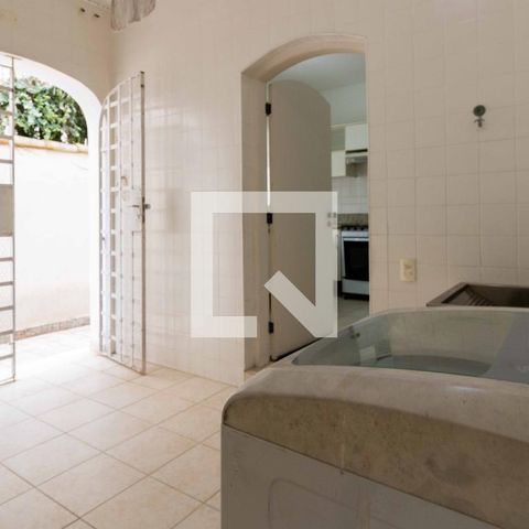Casa para alugar com 700m², 5 quartos e 6 vagasÁrea de Serviço