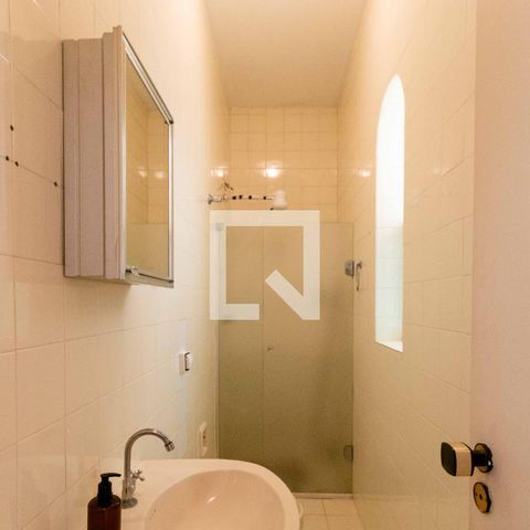 Casa para alugar com 700m², 5 quartos e 6 vagasBanheiro de serviço