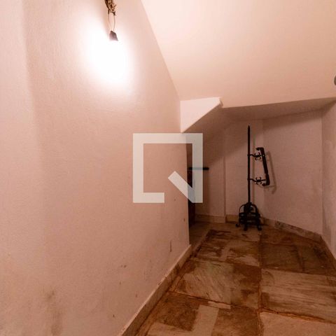 Casa para alugar com 700m², 5 quartos e 6 vagasAdega