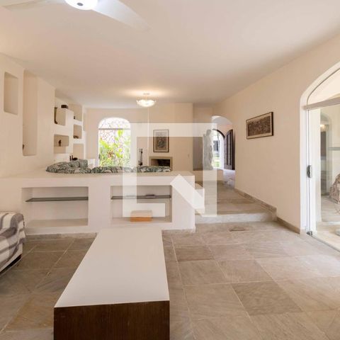 Casa para alugar com 700m², 5 quartos e 6 vagasSala