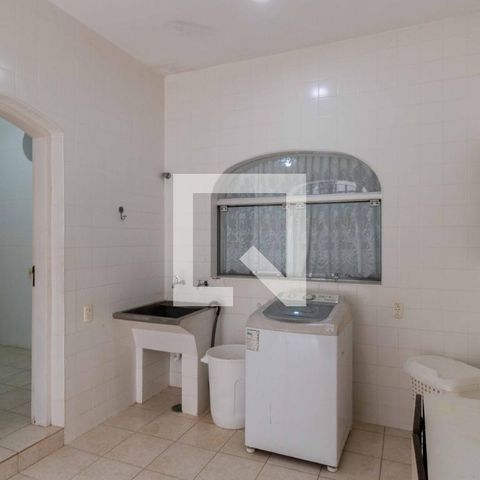Casa para alugar com 700m², 5 quartos e 6 vagasÁrea de Serviço