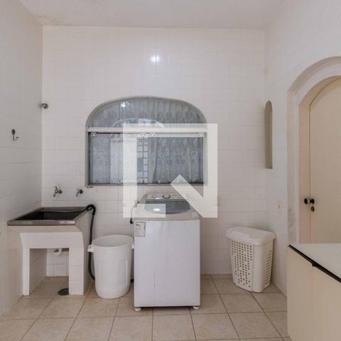 Casa para alugar com 700m², 5 quartos e 6 vagasÁrea de Serviço