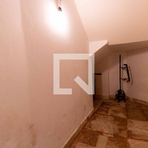 Casa para alugar com 700m², 5 quartos e 6 vagasAdega