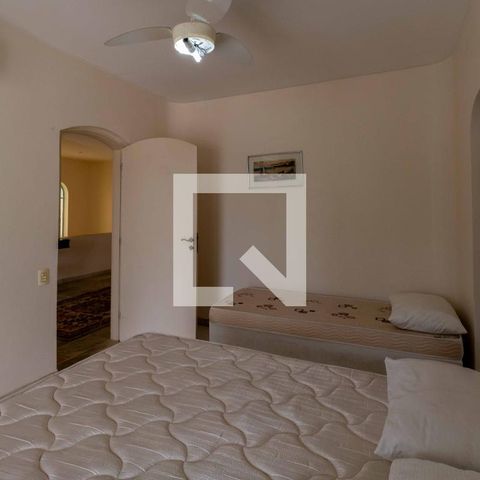 Casa para alugar com 700m², 5 quartos e 6 vagasQuarto 4 - Suíte