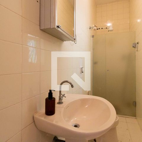 Casa para alugar com 700m², 5 quartos e 6 vagasBanheiro de serviço