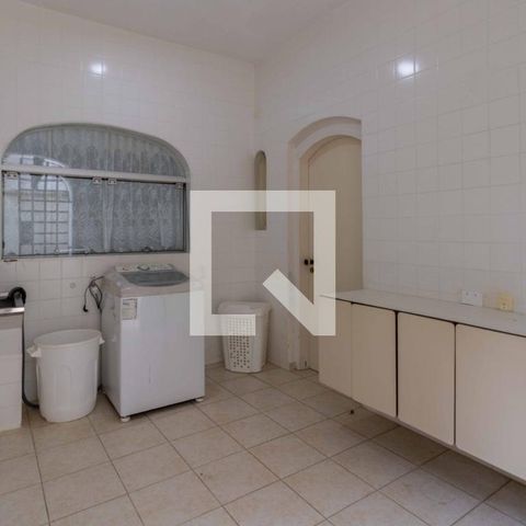 Casa para alugar com 700m², 5 quartos e 6 vagasÁrea de Serviço