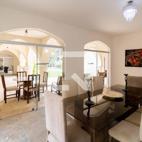 Casa para alugar com 700m², 5 quartos e 6 vagasSala