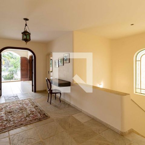 Casa para alugar com 700m², 5 quartos e 6 vagasCorredor