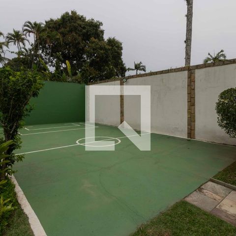 Casa para alugar com 700m², 5 quartos e 6 vagasQuadra