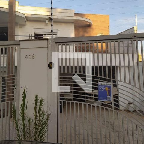 Casa à venda com 250m², 4 quartos e 4 vagas Casa à venda com 250m², 4 quartos e 4 vagasFachada