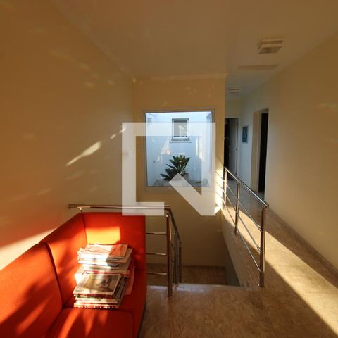 Casa à venda com 250m², 4 quartos e 4 vagasCorredor