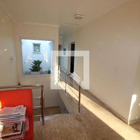 Casa à venda com 250m², 4 quartos e 4 vagasCorredor