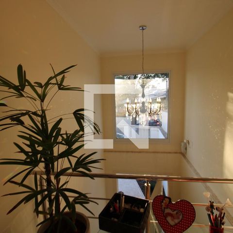 Casa à venda com 250m², 4 quartos e 4 vagasCorredor