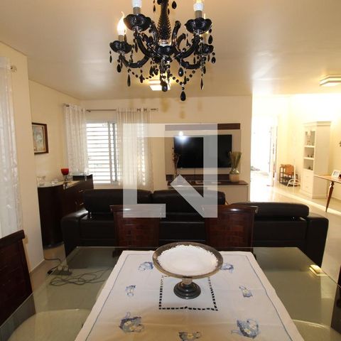 Casa à venda com 250m², 4 quartos e 4 vagasSala