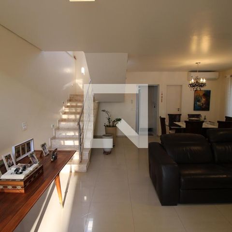 Casa à venda com 250m², 4 quartos e 4 vagasSala