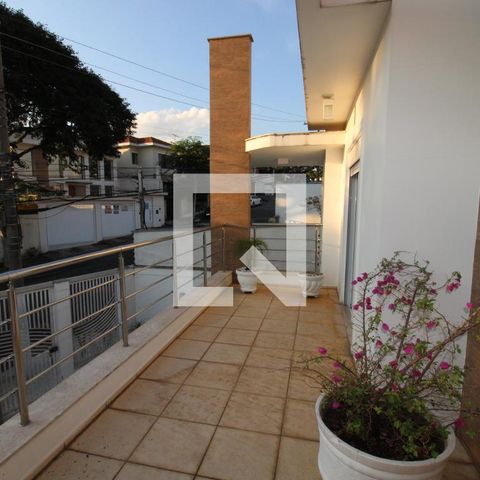 Casa à venda com 250m², 4 quartos e 4 vagasVaranda