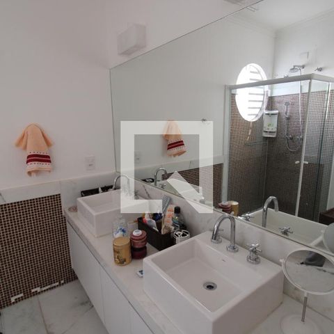 Casa à venda com 250m², 4 quartos e 4 vagasQuarto 1 - Banheiro