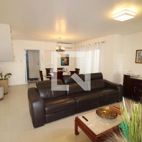 Casa à venda com 250m², 4 quartos e 4 vagasSala