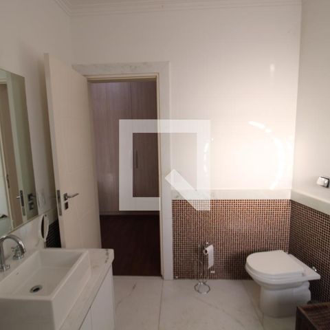 Casa à venda com 250m², 4 quartos e 4 vagasQuarto 1 - Banheiro