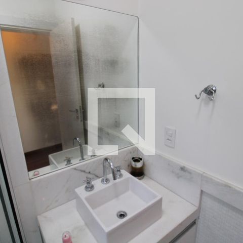 Casa à venda com 250m², 4 quartos e 4 vagasQuarto 2 - Banheiro