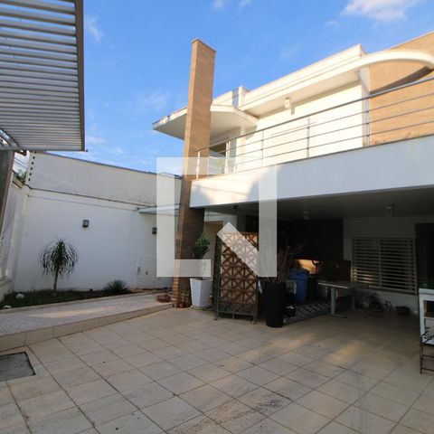 Casa à venda com 250m², 4 quartos e 4 vagasGaragem