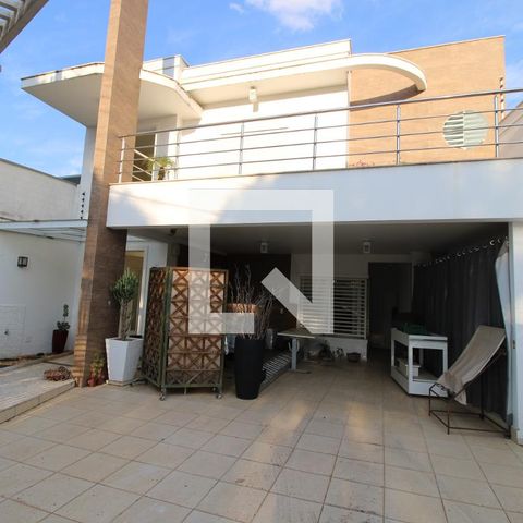 Casa à venda com 250m², 4 quartos e 4 vagasGaragem