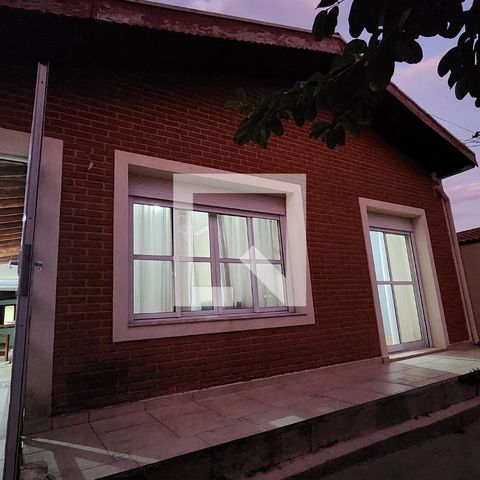 Casa à venda com 260m², 4 quartos e 1 vaga Casa à venda com 260m², 4 quartos e 1 vagaFachada