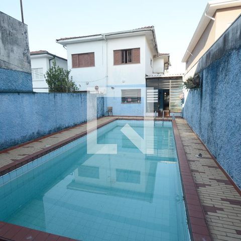 Casa à venda com 201m², 3 quartos e 2 vagasPiscina