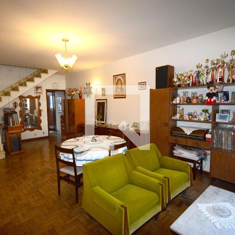 Casa à venda com 201m², 3 quartos e 2 vagasSala