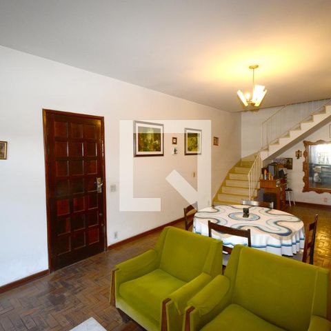 Casa à venda com 201m², 3 quartos e 2 vagasSala