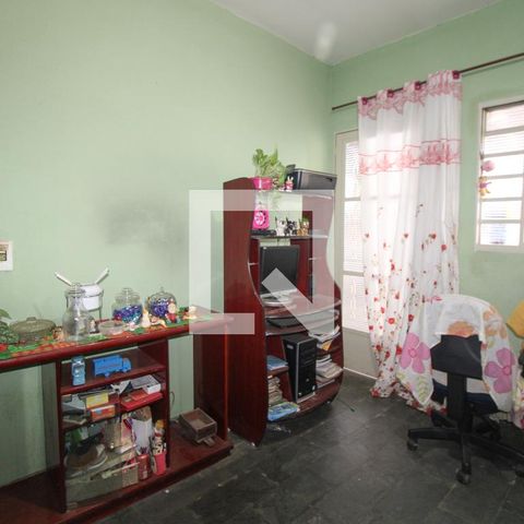 Casa à venda com 200m², 3 quartos e 2 vagas Casa à venda com 200m², 3 quartos e 2 vagasEdícula