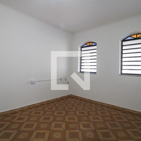 Casa à venda com 200m², 3 quartos e 2 vagas Casa à venda com 200m², 3 quartos e 2 vagasSala