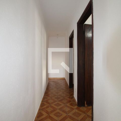 Casa à venda com 200m², 3 quartos e 2 vagas Casa à venda com 200m², 3 quartos e 2 vagasCorredor