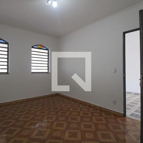 Casa à venda com 200m², 3 quartos e 2 vagas Casa à venda com 200m², 3 quartos e 2 vagasSala