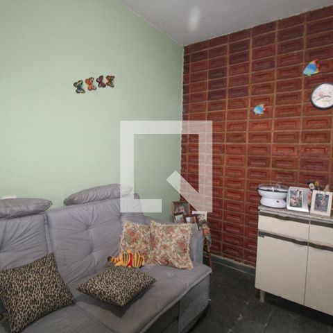 Casa à venda com 200m², 3 quartos e 2 vagas Casa à venda com 200m², 3 quartos e 2 vagasEdícula