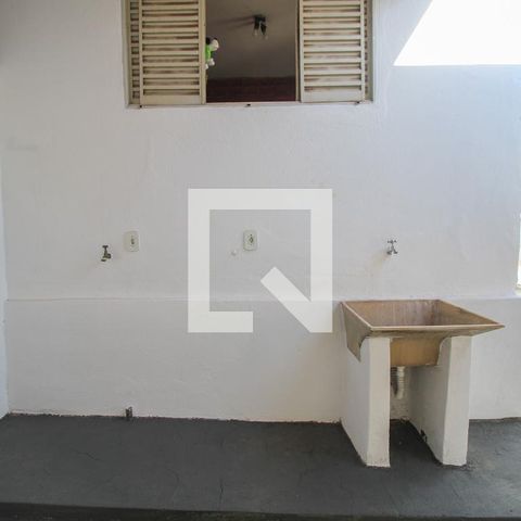 Casa à venda com 200m², 3 quartos e 2 vagas Casa à venda com 200m², 3 quartos e 2 vagasÁrea de Serviço