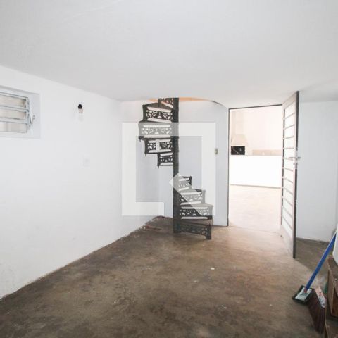 Casa à venda com 200m², 3 quartos e 2 vagas Casa à venda com 200m², 3 quartos e 2 vagasÁrea de Serviço