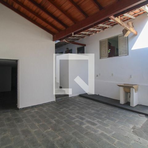 Casa à venda com 200m², 3 quartos e 2 vagas Casa à venda com 200m², 3 quartos e 2 vagasÁrea comum - Churrasqueira