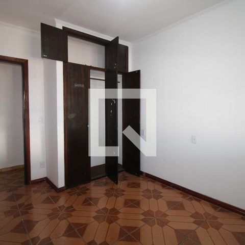 Casa à venda com 200m², 3 quartos e 2 vagas Casa à venda com 200m², 3 quartos e 2 vagasQuarto 1