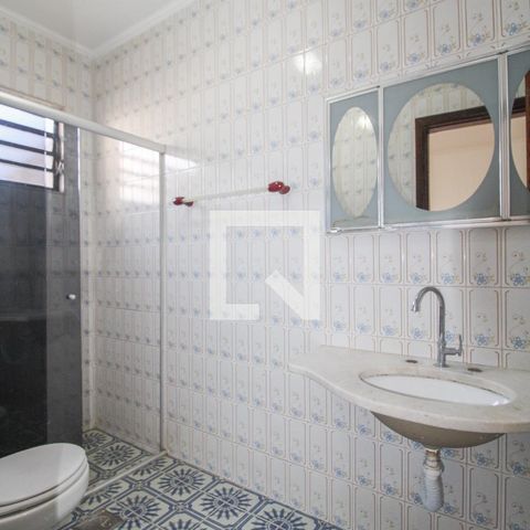 Casa à venda com 200m², 3 quartos e 2 vagas Casa à venda com 200m², 3 quartos e 2 vagasBanheiro Quarto 3