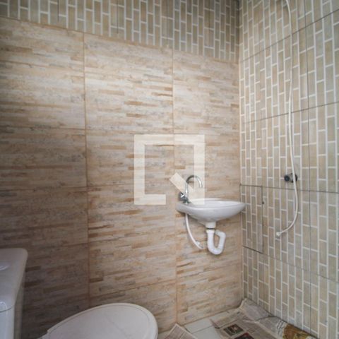 Casa à venda com 200m², 3 quartos e 2 vagas Casa à venda com 200m², 3 quartos e 2 vagasBanheiro de Serviço
