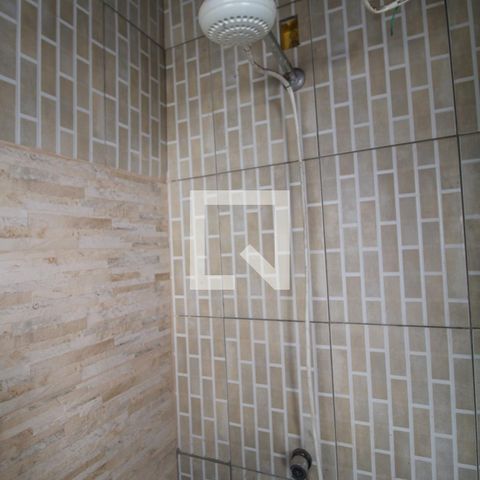 Casa à venda com 200m², 3 quartos e 2 vagas Casa à venda com 200m², 3 quartos e 2 vagasBanheiro de Serviço