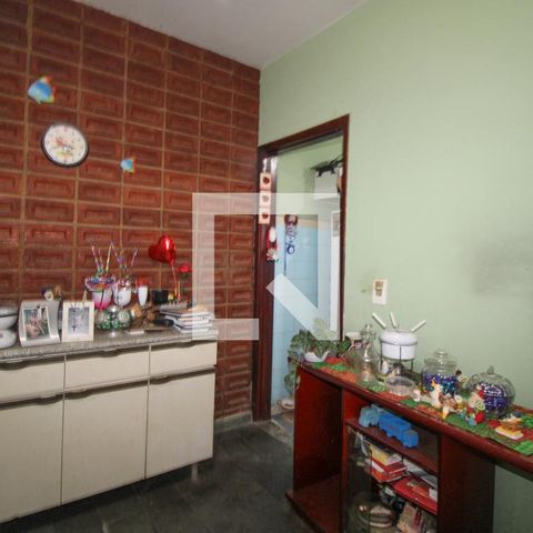 Casa à venda com 200m², 3 quartos e 2 vagas Casa à venda com 200m², 3 quartos e 2 vagasEdícula