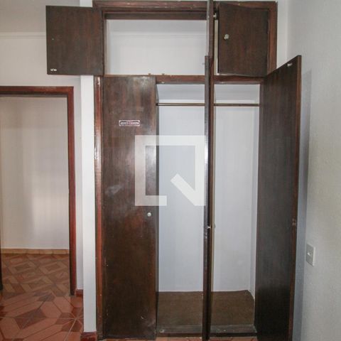 Casa à venda com 200m², 3 quartos e 2 vagas Casa à venda com 200m², 3 quartos e 2 vagasQuarto 1